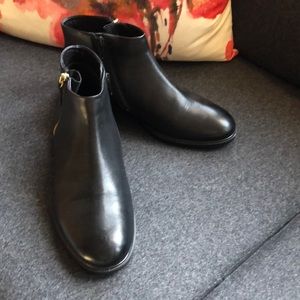 ECCO Black Ankle Bootie Size 9 Euro 40 Women Excellent condition